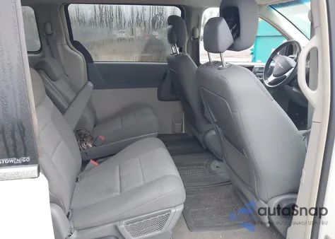 2010 Chrysler Town & Country Touring from USA, damaged, VIN 2A4RR5D10AR270702